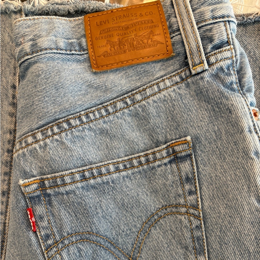 Levi's Light Wash Denim Jeans - Light Blue- high waisted rib cage jeans